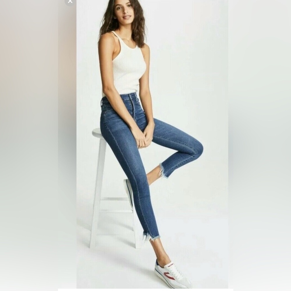 Citizens of Humanity Rocket Crop High
Rise Skinny Jeans.
Size 28